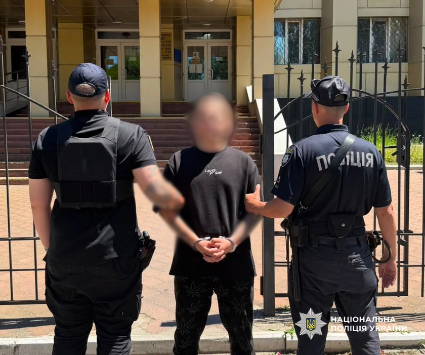 В Одесі затримали двох чоловіків за жорстокі напади на перехожого та товариша
