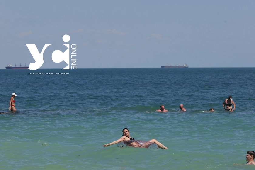 Одеса плавиться від спеки: пляжі переповнені, море стало головним порятунком
