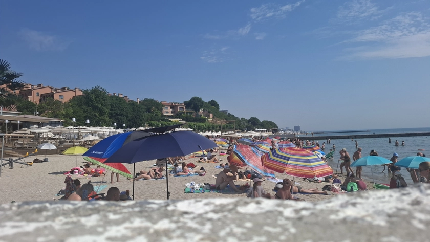 Відпочинок біля моря може за секунду перетворитися на боротьбу за життя