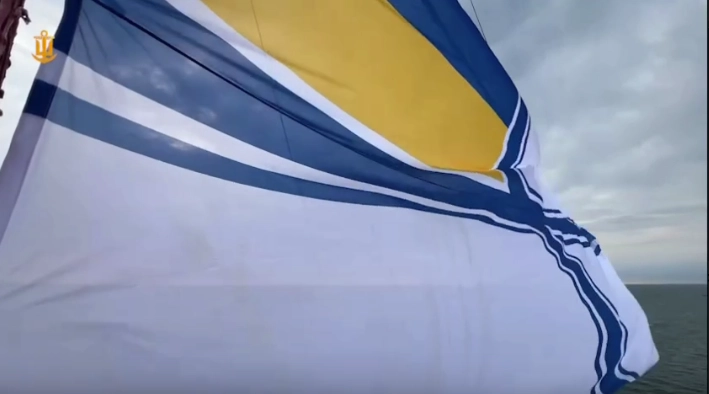 На честь Дня Військово-Морських Сил ЗС України над Одеським маяком розгорнули прапор ВМС