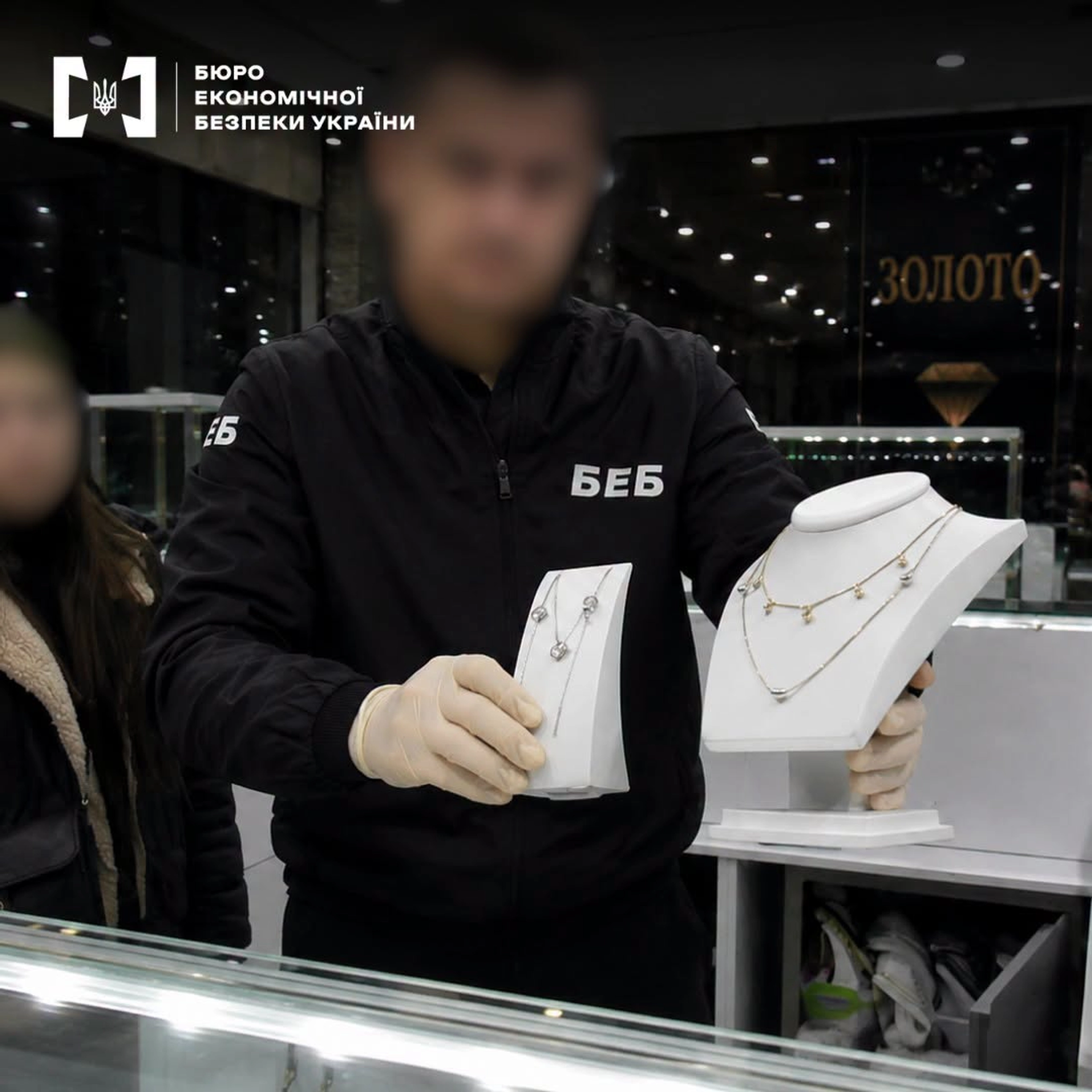 В Одесі продавали підроблені прикраси відомих брендів