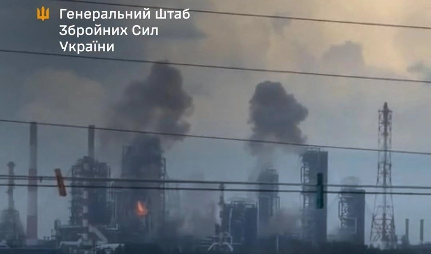 Москва заявила про наймасштабнішу атаку дронів: Генштаб підтвердив удар по Омському НПЗ