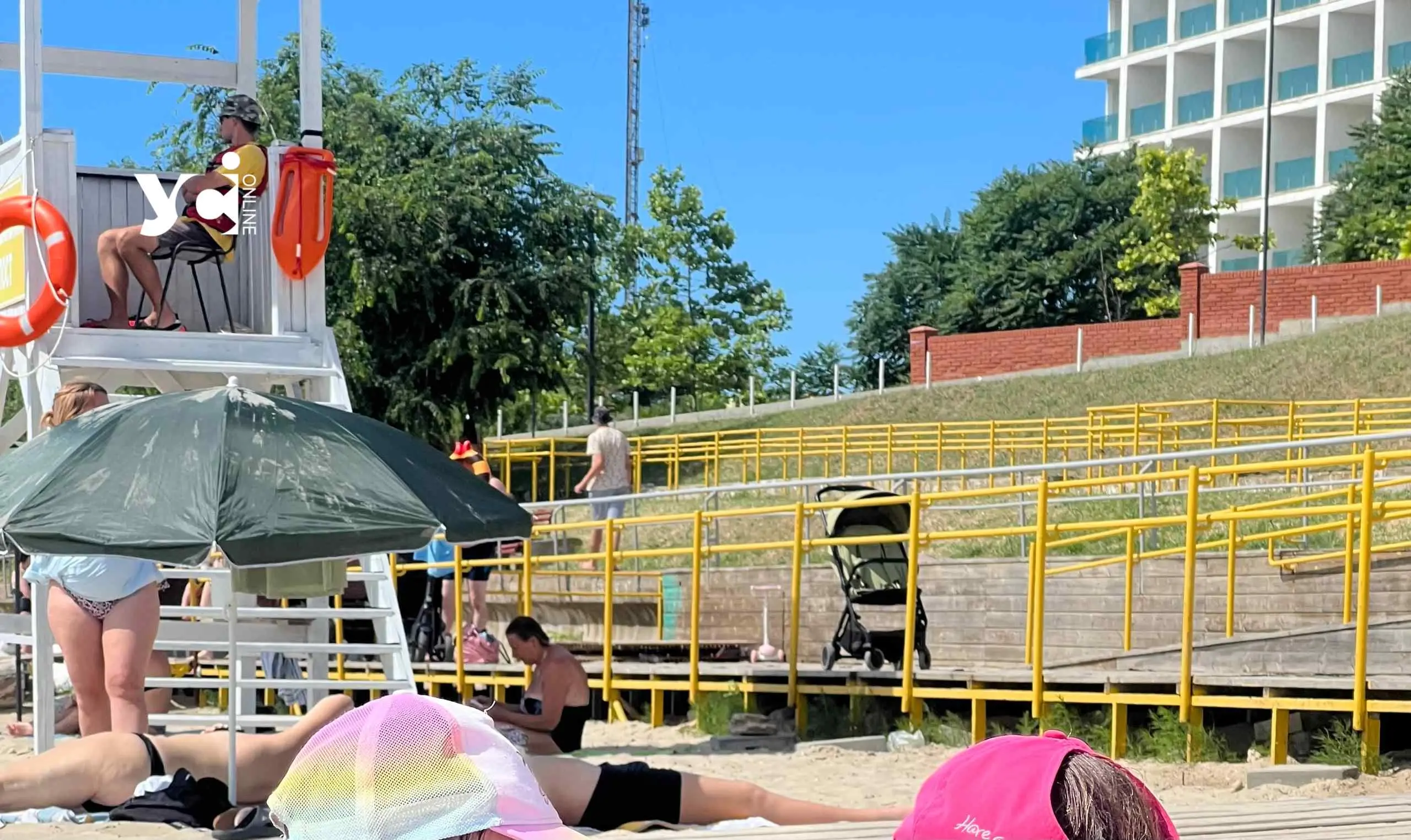 У Чорноморську офіційно дозволили відпочинок на міському пляжі