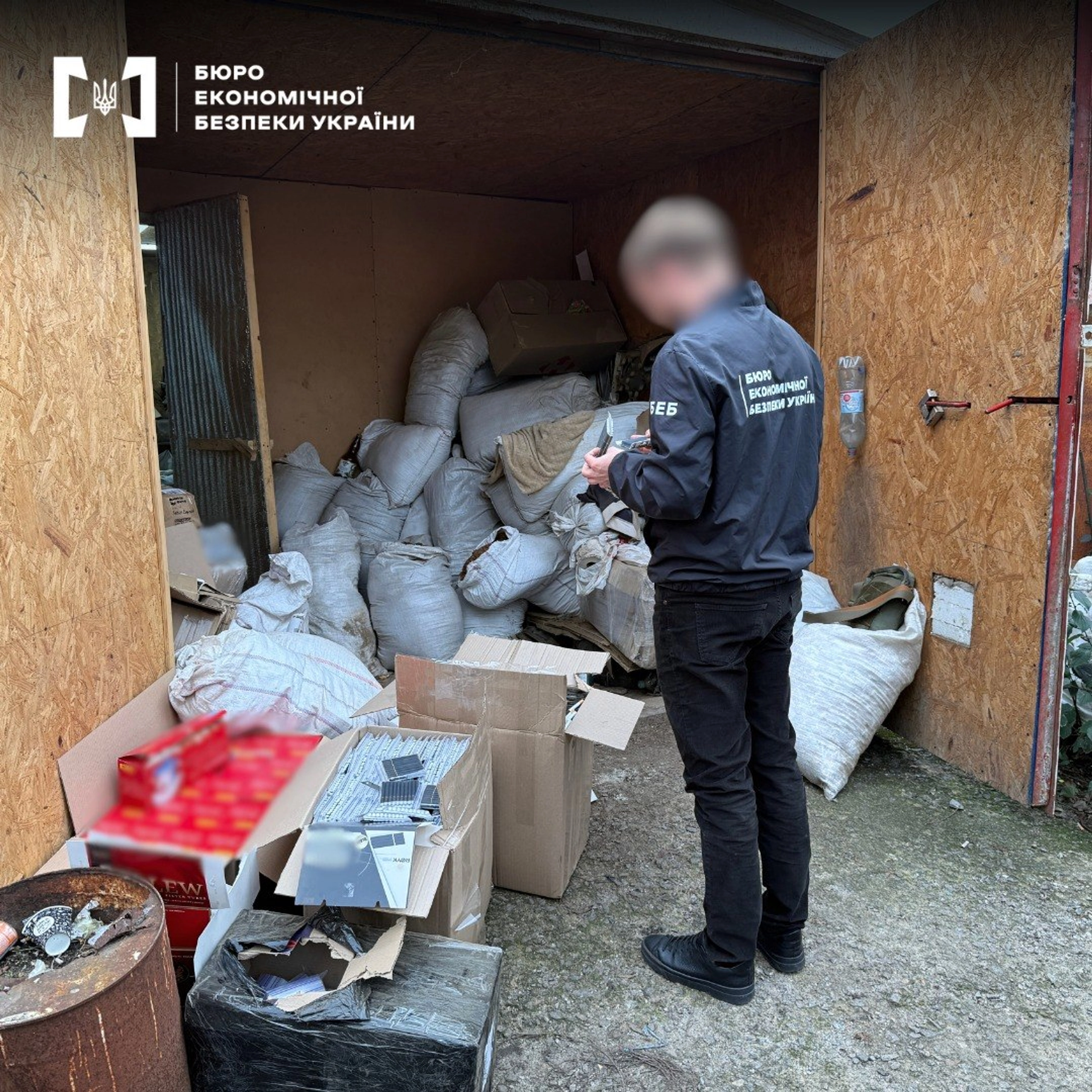 В Одесі засудили організатора підпільного виробництва сигарет