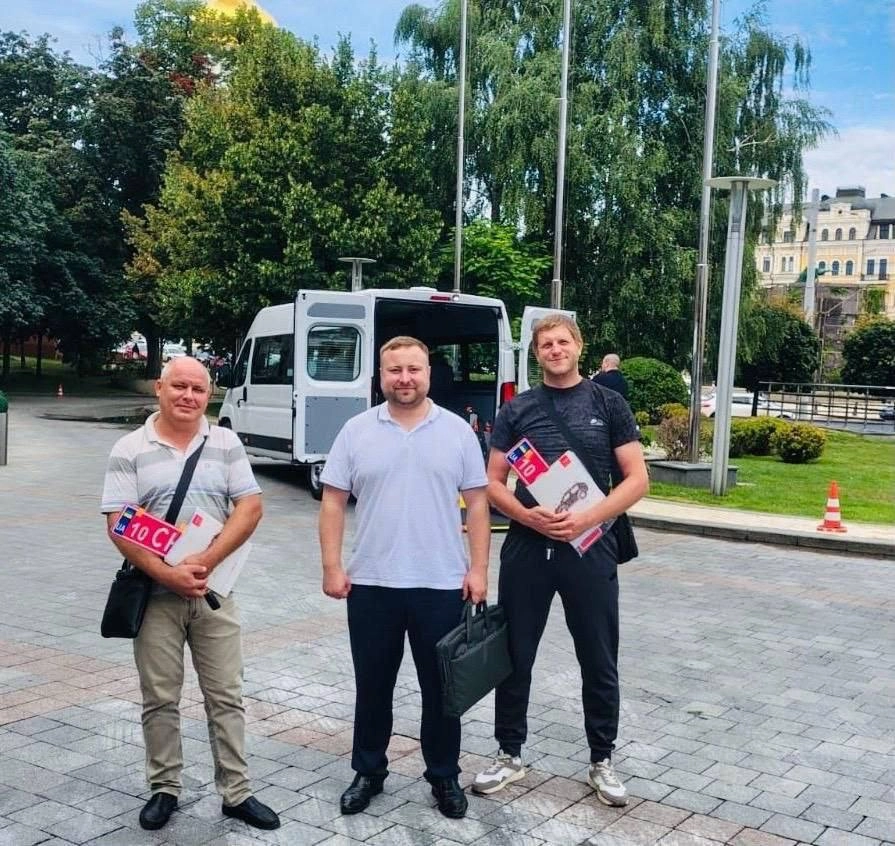 Чорноморська громада отримала два автомобілі соціального таксі