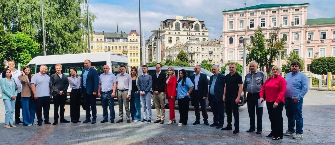 Чорноморська громада отримала два автомобілі соціального таксі