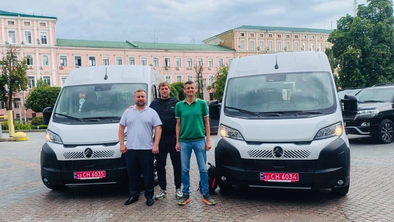 Чорноморська громада отримала два автомобілі соціального таксі