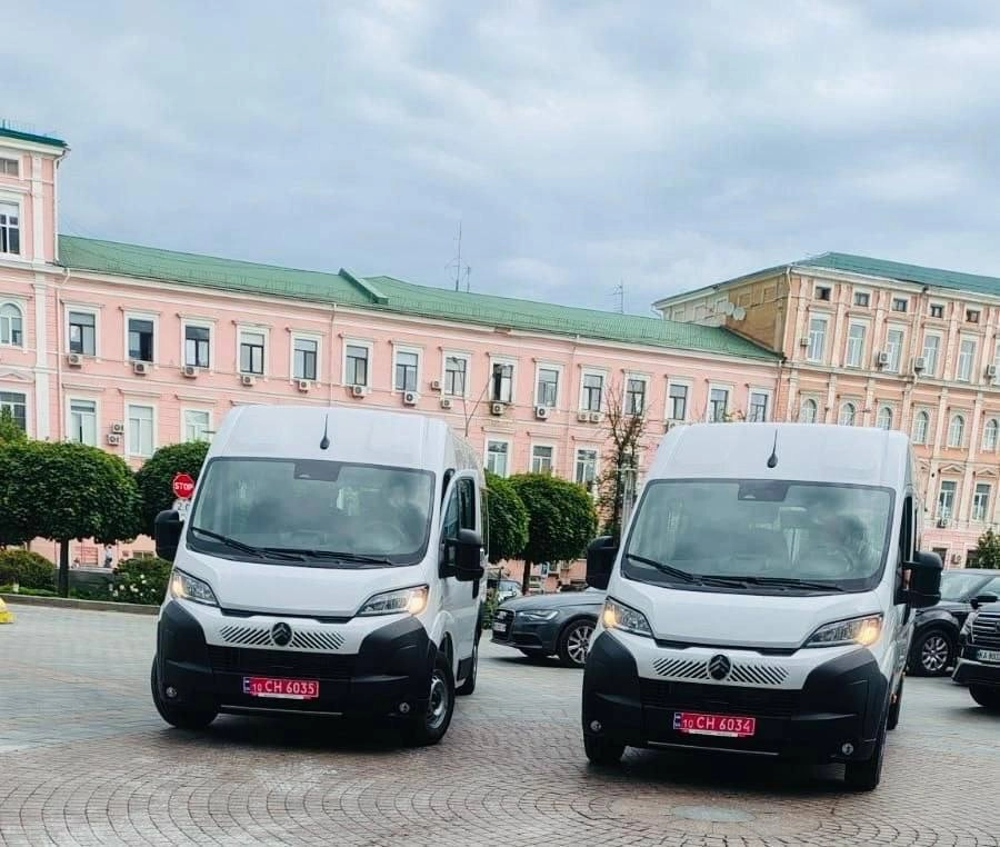 Чорноморська громада отримала два автомобілі соціального таксі