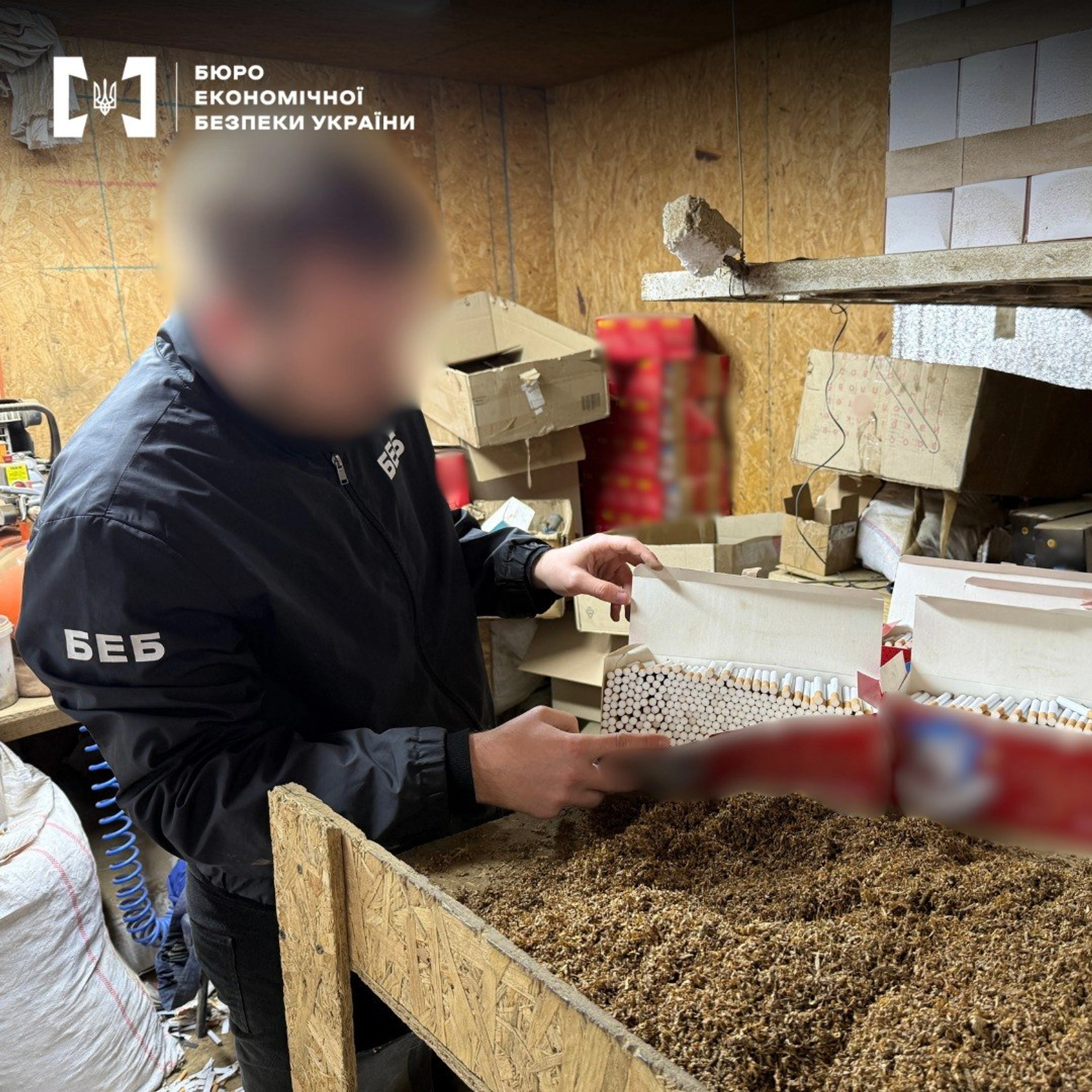 В Одесі засудили організатора підпільного виробництва сигарет
