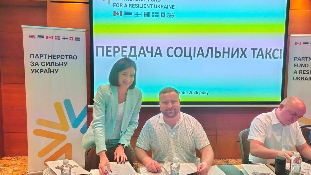 Чорноморська громада отримала два автомобілі соціального таксі