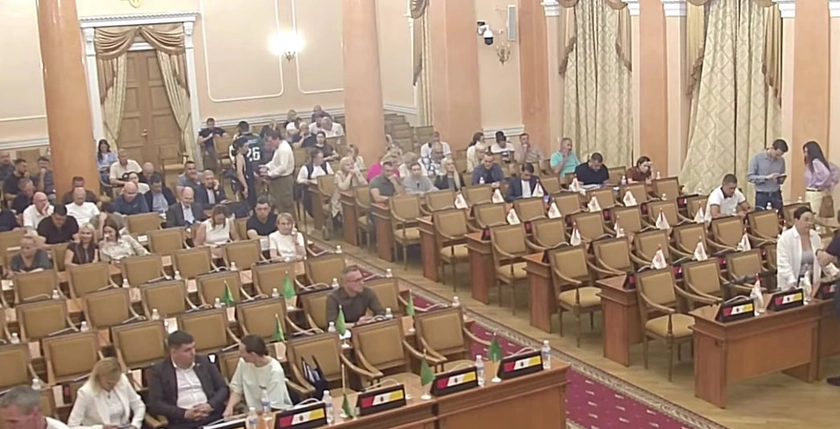 Спроба продовжити сесію Одеської міськради провалилася: у залі зареєструвалися лише дев’ять депутатів