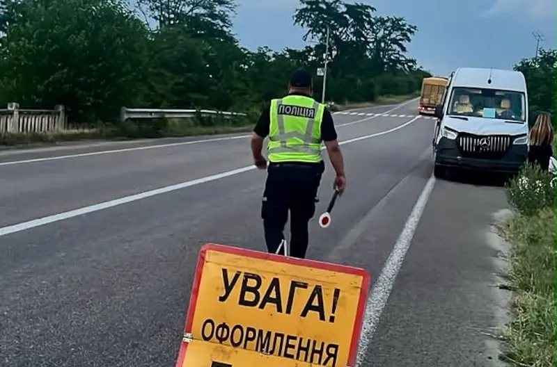 На трасі Одеса–Рені 13-річний хлопчик загинув під колесами мікроавтобуса
