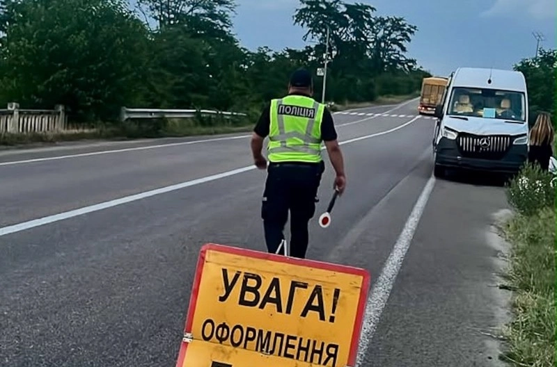 На трасі Одеса–Рені 13-річний хлопчик загинув під колесами мікроавтобуса