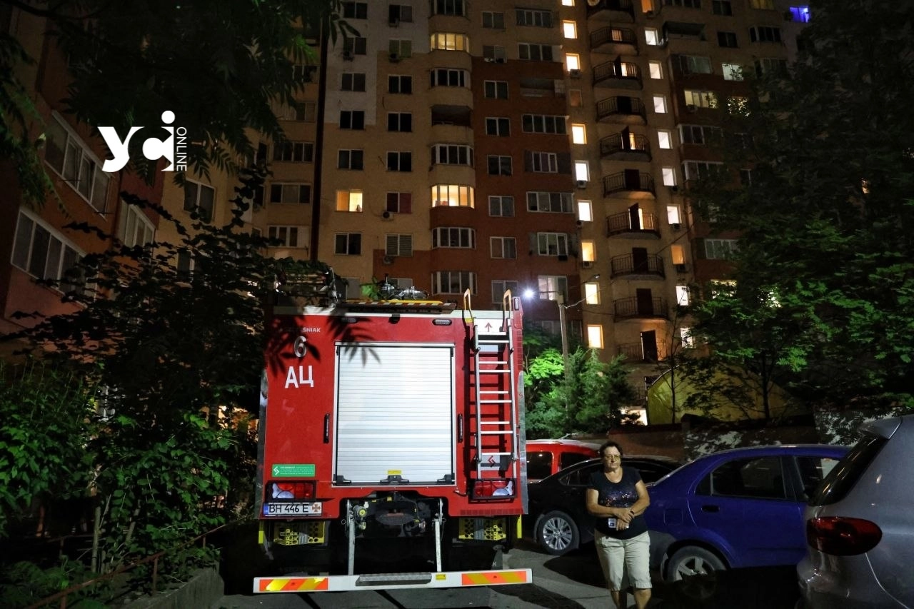 В Одеському районі зафіксовано влучання у верхні поверхи багатоповерхового житлового будинку