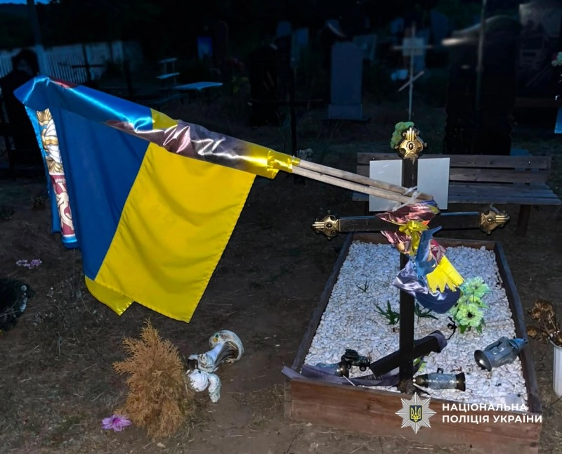 На Одещині пошкодили могилу загиблого військового: поліція розслідує наругу