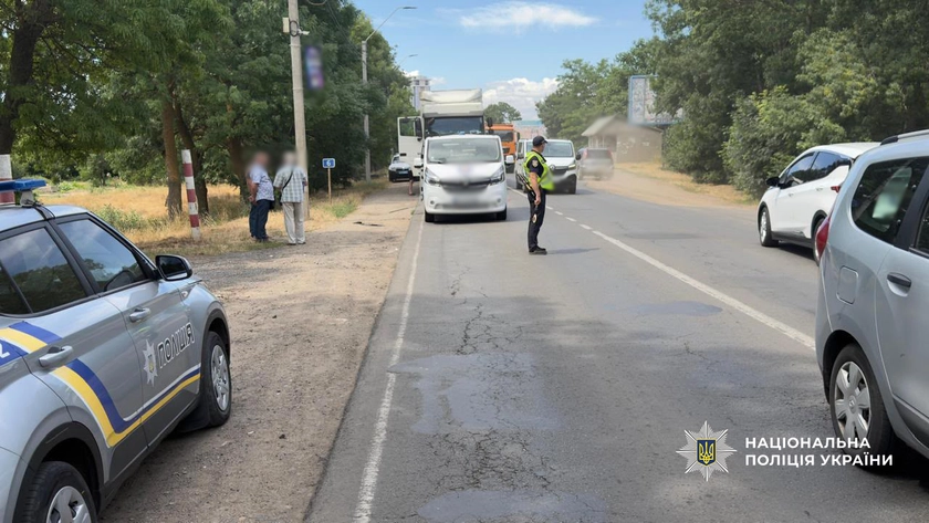 На трасі Одеса—Південне вантажівка врізалася в маршрутку: постраждали троє пасажирів