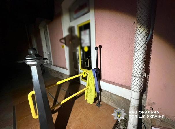 В Одесі повідомили про підозру чоловіку, який зірвав і потоптав український прапор