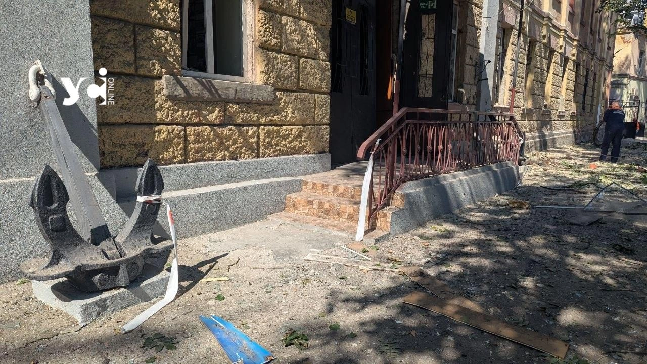 Ракетна атака на Одесу 16 липня: пошкоджено Морський коледж та АЗС, фото наслідків
