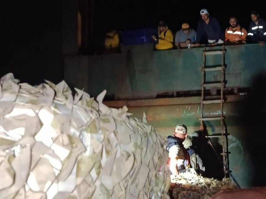У Чорному морі прикордонники врятували екіпаж балкера після атаки російського дрона