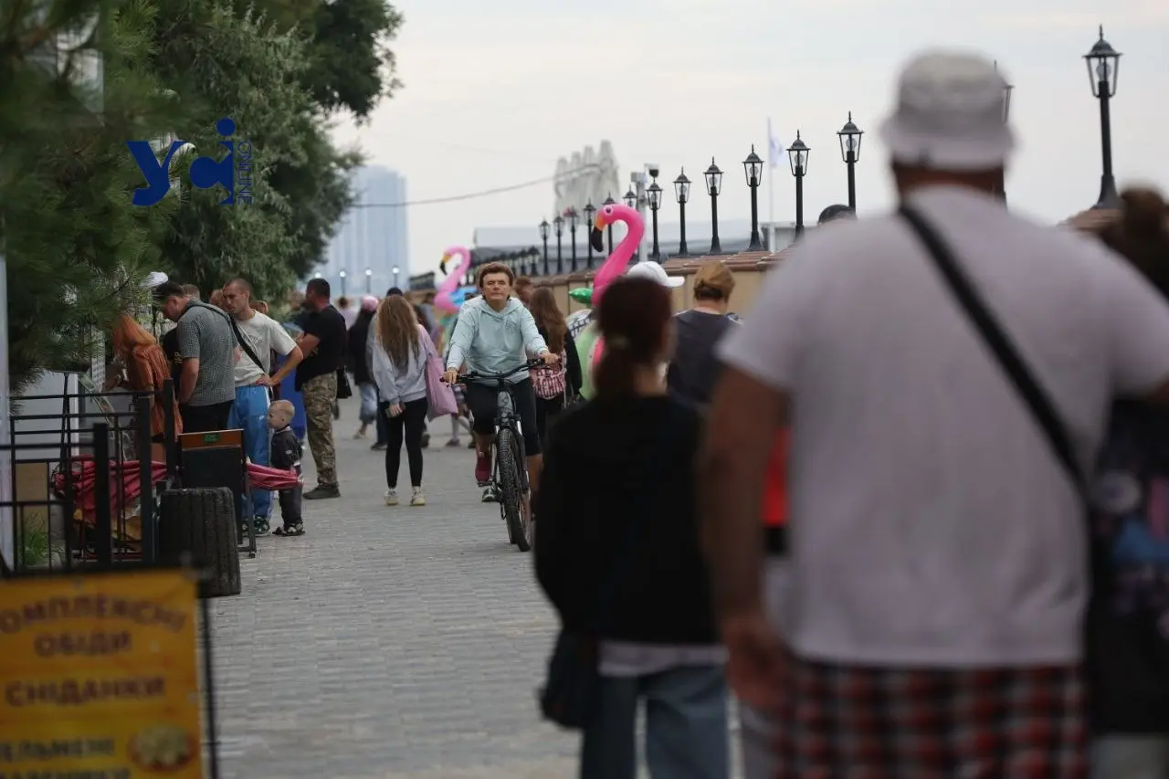 Попри постійні російські атаки: Одеса живе, відпочиває і не втрачає свого літнього ритму
