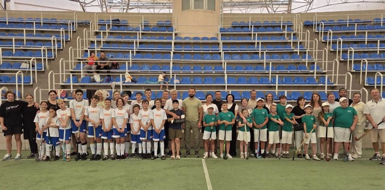На Одещині передали 150 ключок і 150 м’ячів для розвитку хокею на траві
