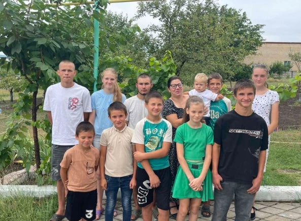 «Ми будемо поруч, що б не сталося»: як Інна та Станіслав Чумаченки з Одещини створили родину, в якій діти вчаться довіряти