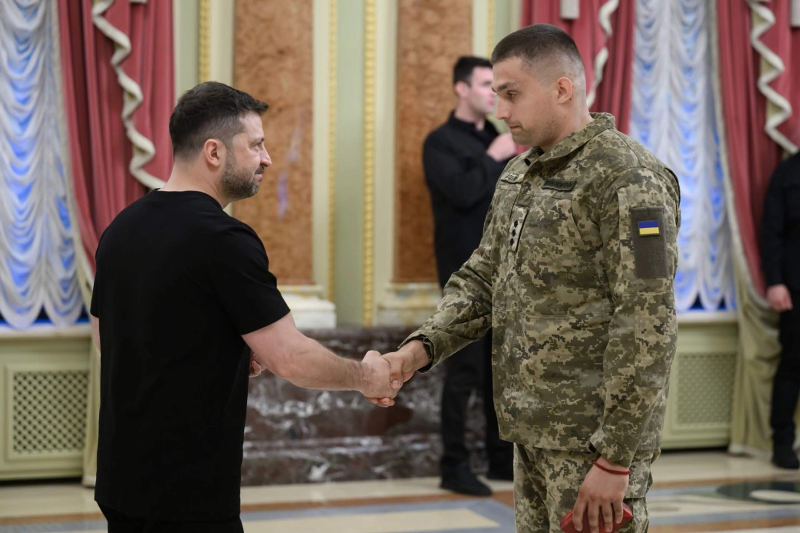 «Приклад для всього світу»: Зеленський нагородив українських медиків