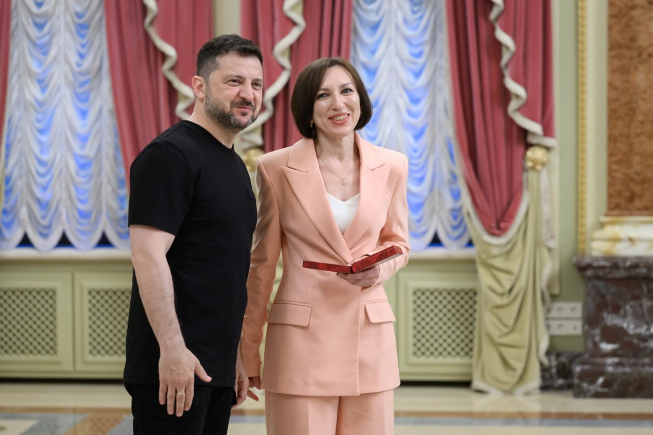 «Приклад для всього світу»: Зеленський нагородив українських медиків