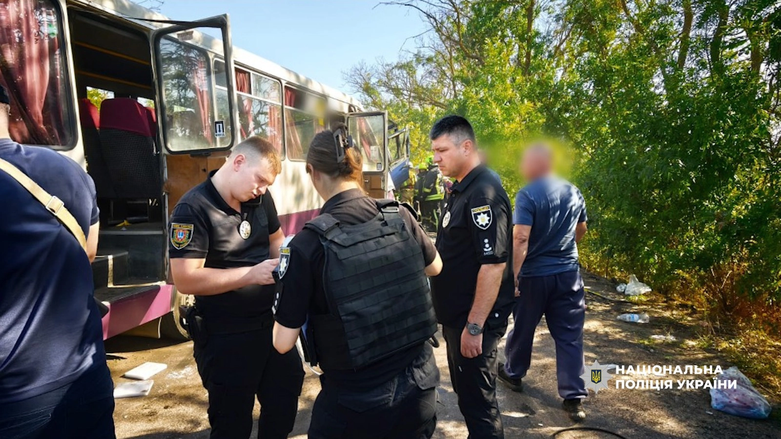 Поблизу села Міжлиманського зіштовхнулися два автобуси. Дві жінки загинули, ще щонайменше 25 людей, серед яких п’ятеро дітей, отримали травми різного ступеня тяжкості
