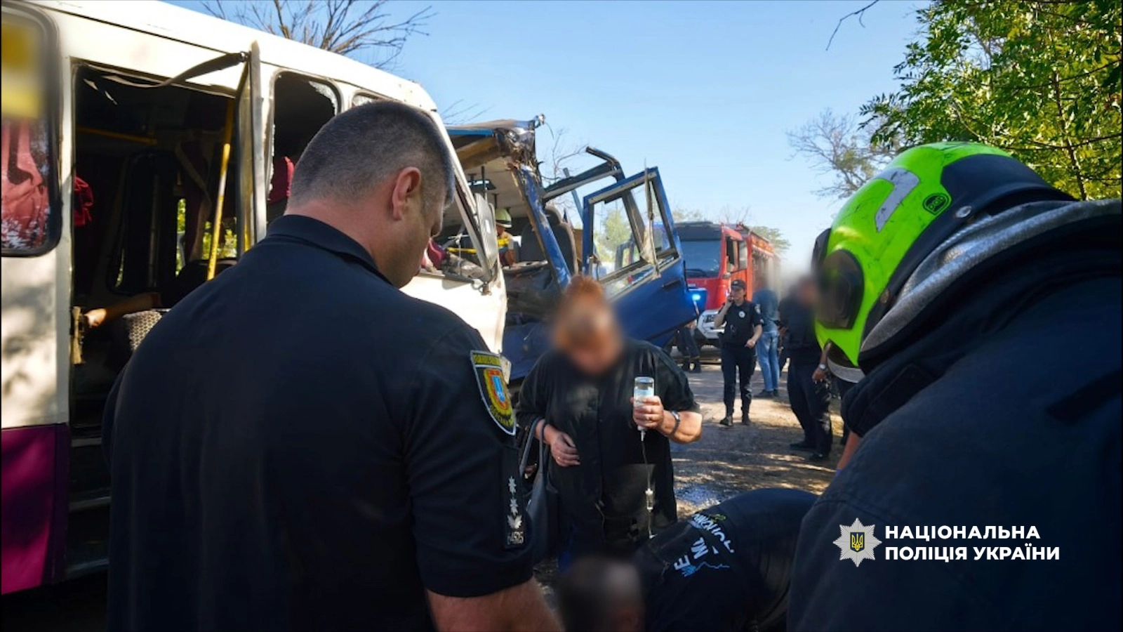 Поблизу села Міжлиманського зіштовхнулися два автобуси. Дві жінки загинули, ще щонайменше 25 людей, серед яких п’ятеро дітей, отримали травми різного ступеня тяжкості